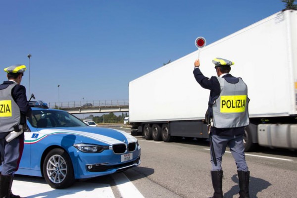 Mezzi pesanti nel mirino: settimana di controlli a tappeto per la Polizia Stradale