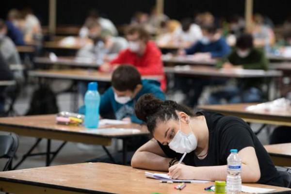 Dal Rosmini al Caravaggio, tra la DaD e la didattica in presenza: le attese degli studenti per il 2021