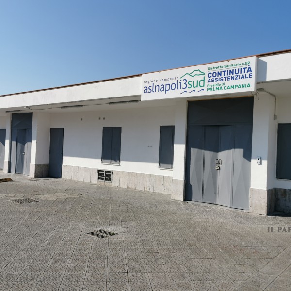 Pretendono farmaci senza ricetta e aggrediscono i medici