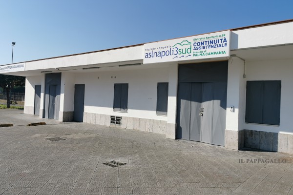 Pretendono farmaci senza ricetta e aggrediscono i medici