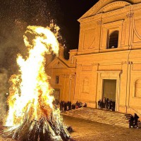 Sant’Antuono: fuocarone alla Parrocchia