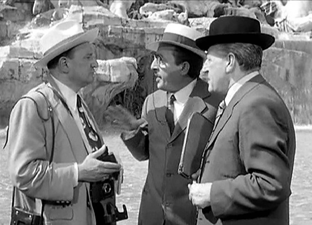 Colpo degno di Totò Truffa ’62. Venduto appartamento senza che il vero proprietario ne sapesse nulla. Carabinieri si fingono collaboratori del notaio e arrestano 2 persone