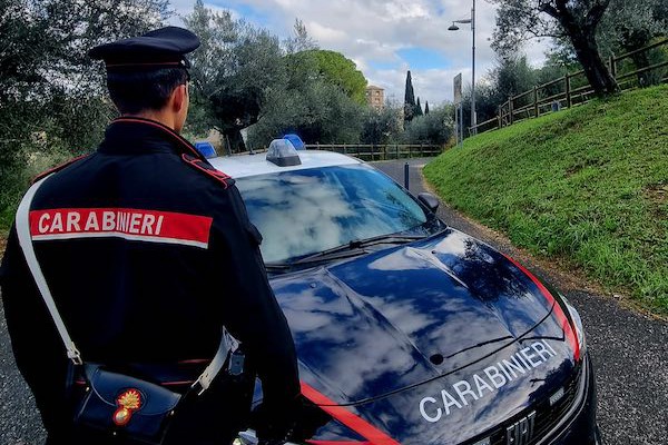 Tenta la truffa ad un 73enne ma il suo vicino di casa è un carabiniere: in manette un 24enne