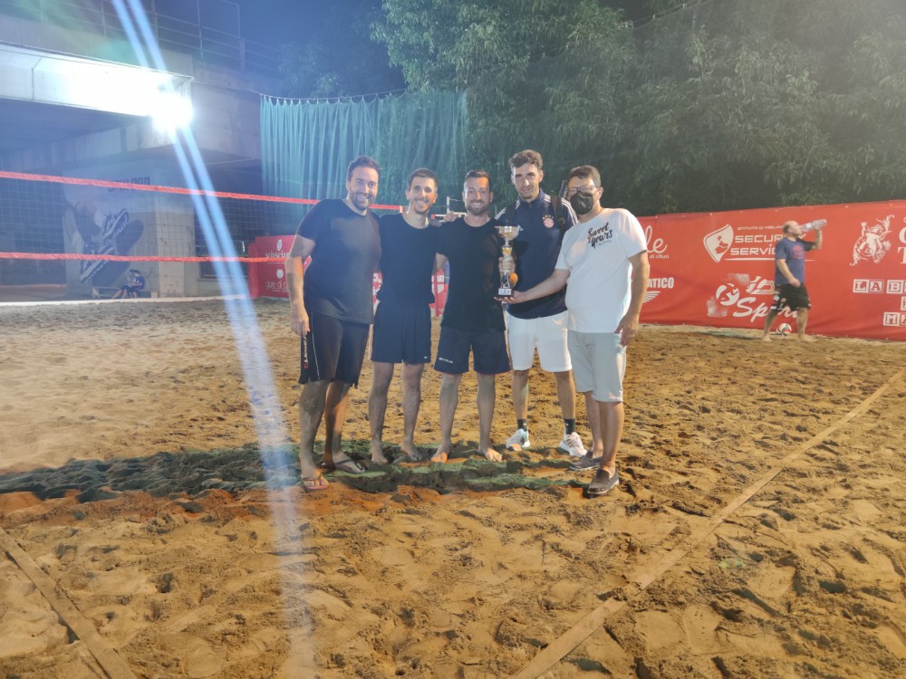 Polisportiva Palmese bella d'estate, tra volley e tennis su sabbia, nel segno della legalità