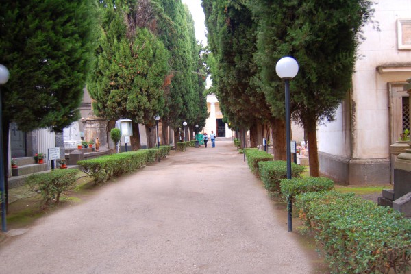 Nuovi loculi e cappelle al cimitero