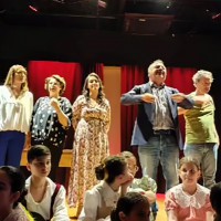Dal teatro alla musica: la scuola "De Curtis" fa brillare i suoi talenti negli show di fine anno