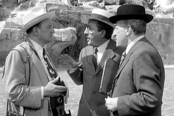 Colpo degno di Totò Truffa ’62. Venduto appartamento senza che il vero proprietario ne sapesse nulla. Carabinieri si fingono collaboratori del notaio e arrestano 2 persone