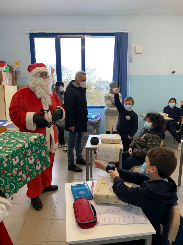 Ottaviano, il Comune porta regali a tutti gli alunni delle scuole