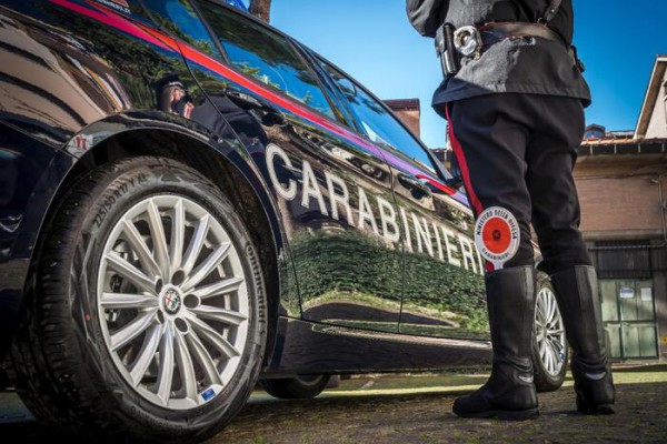 Prova a rapinare un minimarket. Carabinieri arrestano un 16enne