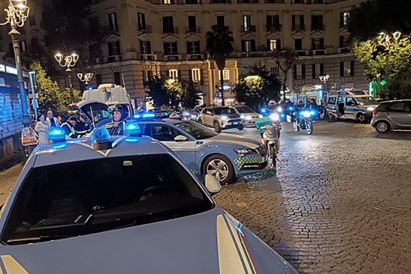 Nola: fuga contromano in autostrada. La Polizia di Stato ha sottoposto a sequestro due auto provento di furto