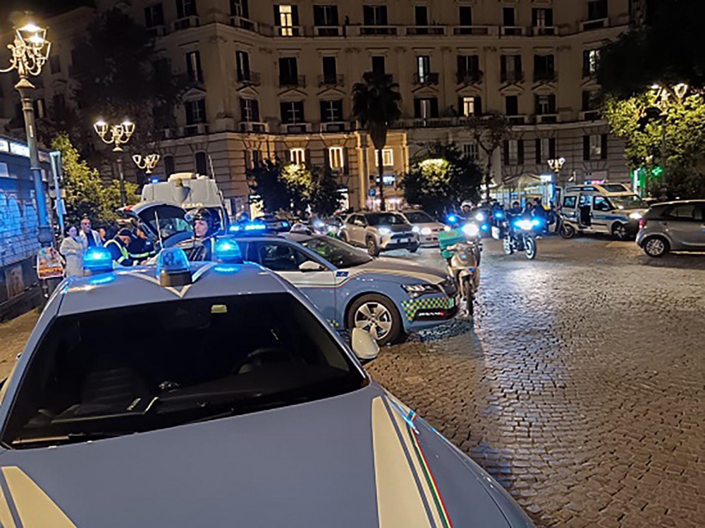 Nola: fuga contromano in autostrada. La Polizia di Stato ha sottoposto a sequestro due auto provento di furto