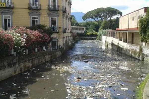 Fiume Sarno, i Carabinieri Forestali denunciano il titolare di un'industria conserviera