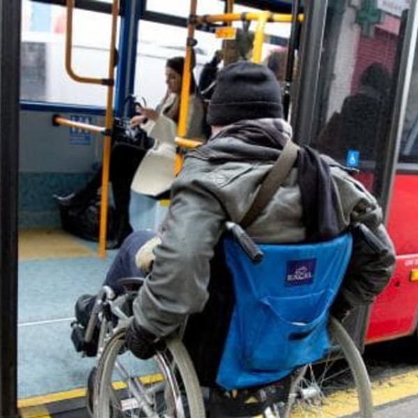 Assistenza e trasporto degli studenti con disabilità: dalla Regione Campania un pacchetto da 20 milioni di euro