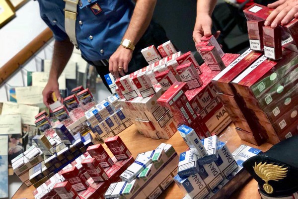 Contrabbando di sigarette: Finanza e Carabinieri eseguono 17 misure cautelari